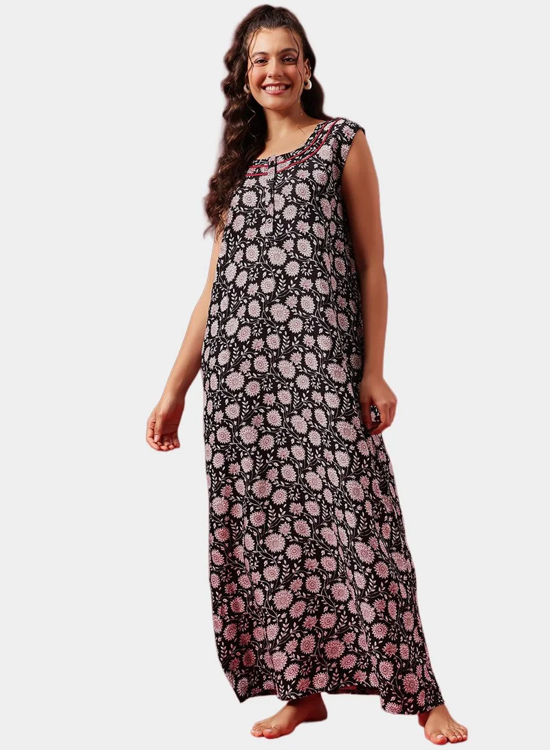 كلوفيا Floral Print Long Nighty in Black - Rayon